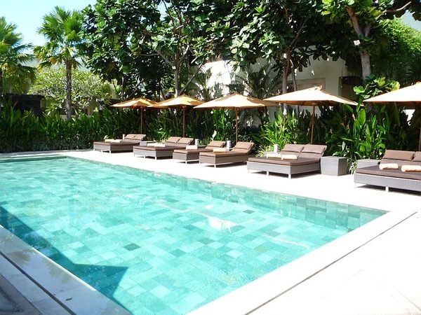 Les avantages d'une bâche à bulles pour votre piscine